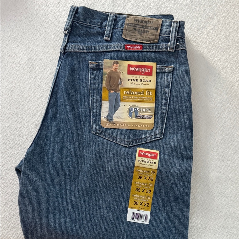Wrangler Men's Relaxed Fit Jeans - Dark Blue